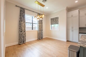 Building Photo - 1507 Martin St