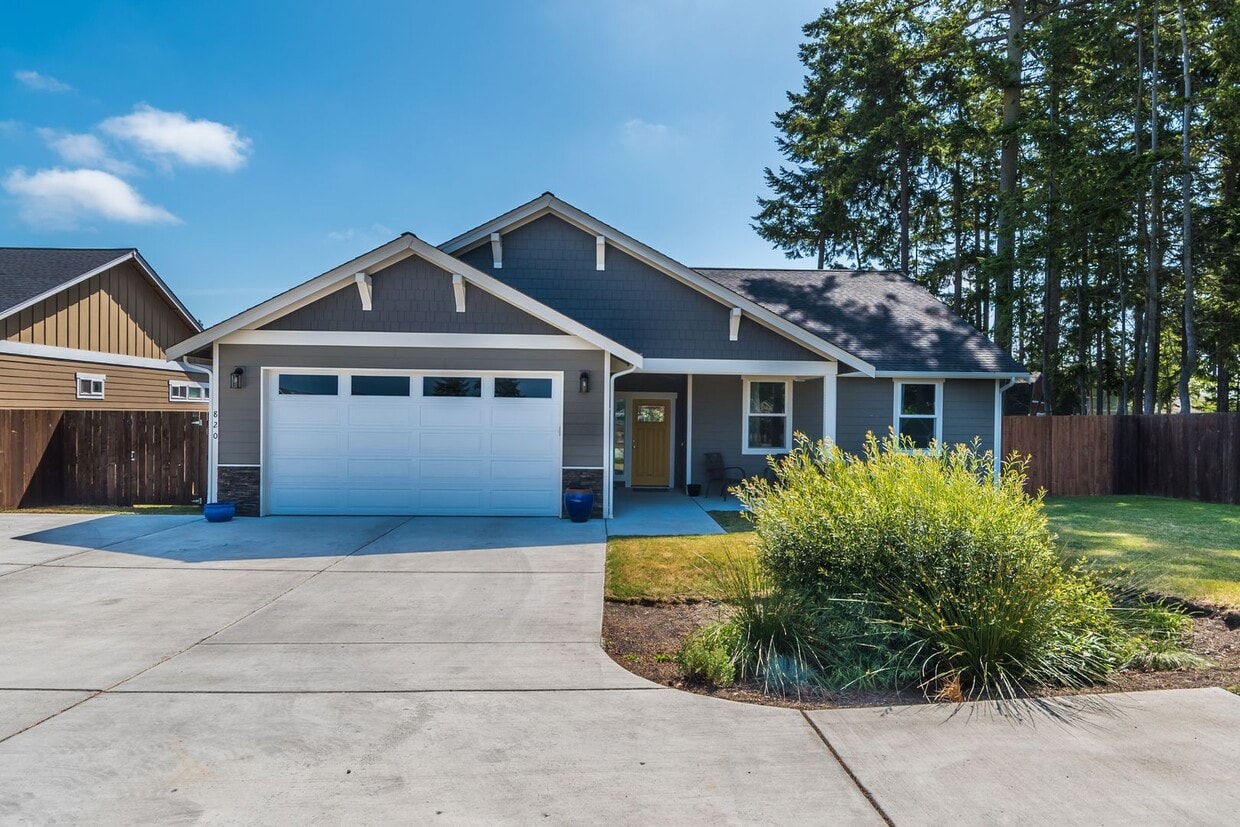 Primary Photo - Newer construction 3 Bed 2 Bath Rambler home.