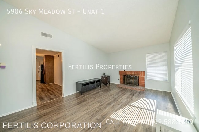 Foto del edificio - 5986 Sky Meadow St