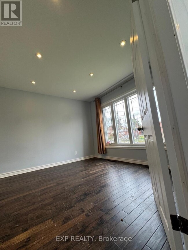 Building Photo - 374 Morrish Rd