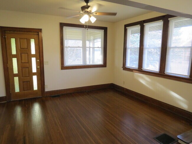 Building Photo - 2650 Thorndale Ave