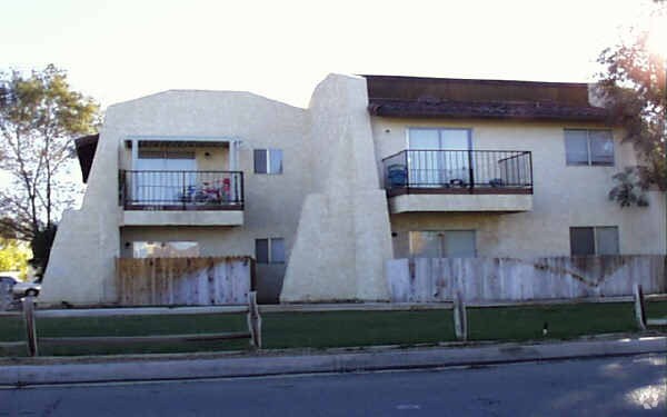 Foto del edificio - Larkspur Apartments