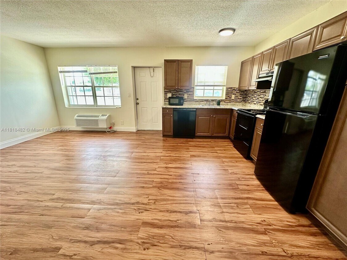 Foto principal - 5420 NE 22nd Terrace