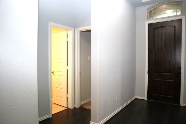 Foto del edificio - 4553 New Country Dr