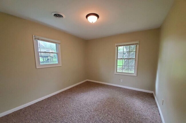 Building Photo - 912 W Winding Way