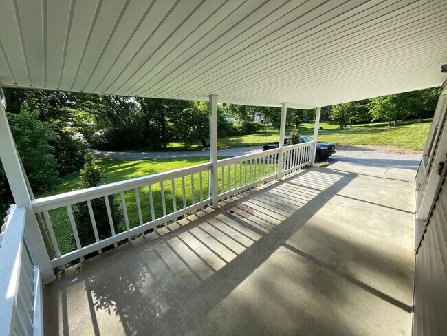 Foto del edificio - Great Location Private Setting Home For Rent