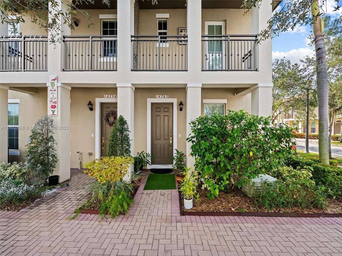 Foto principal - 14762 SW 12th St