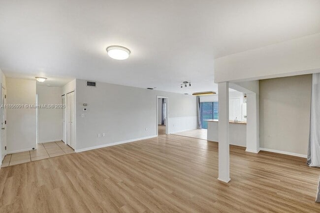 Foto del edificio - 9540 Sevilla Ln