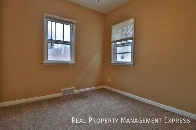 Foto del edificio - 3 Bedroom 1.5 Bath Near Downtown with Fenc...