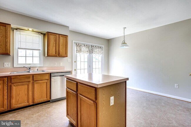 Building Photo - 6412 Highbanks Ct