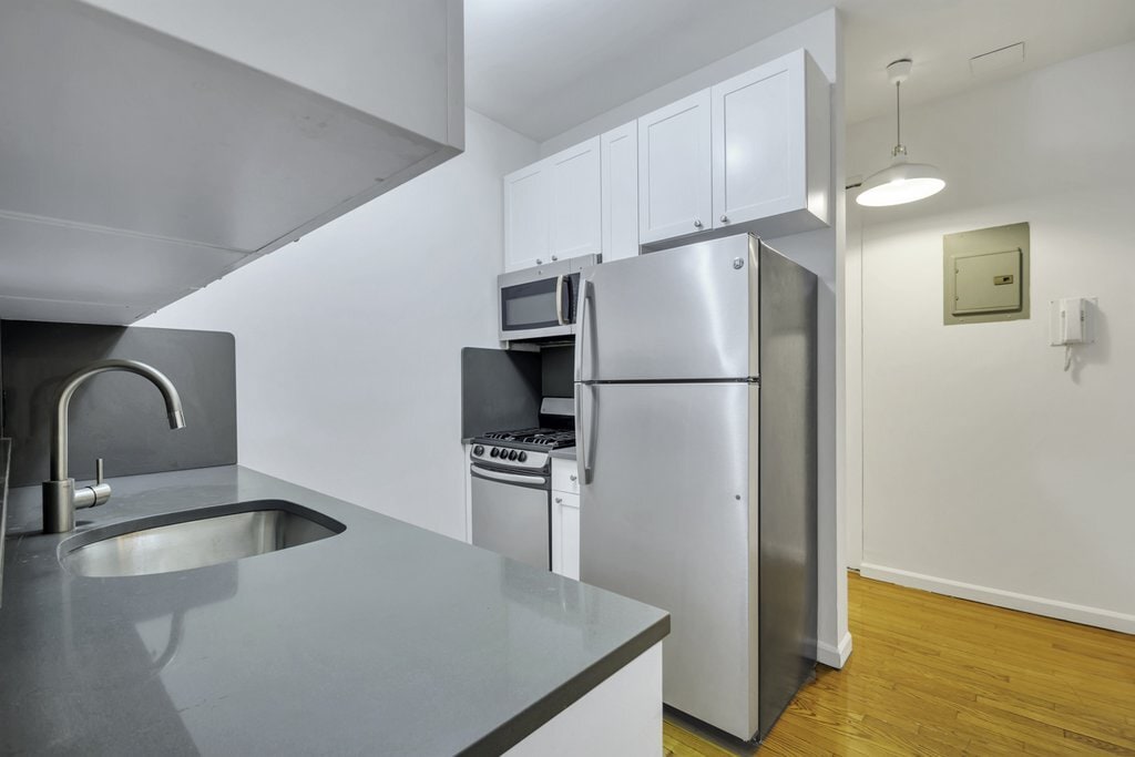 Primary Photo - 121 Madison Ave