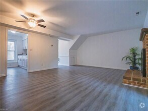 Building Photo - 2407 Rennie Dr
