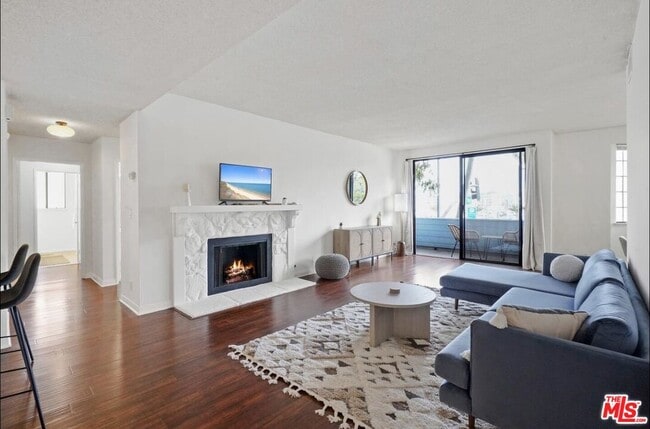 Building Photo - 310 Tahiti Way