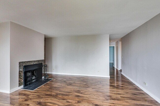 Building Photo - 1605 Fairway Dr