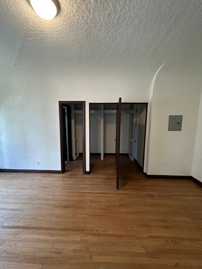 Building Photo - 367 N Orange Grove Ave