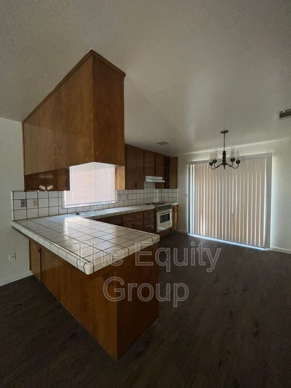 Foto del edificio - 4601 W Cypress Ave