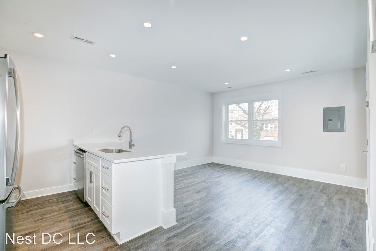 Primary Photo - 924 19th St NE