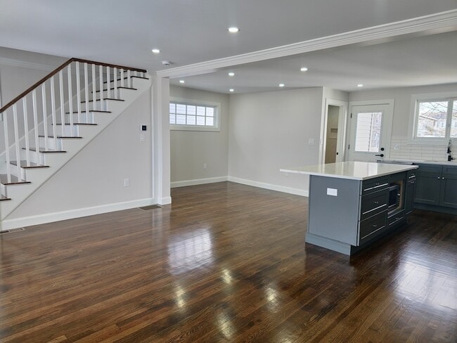 Building Photo - 571 Quincy Shore Dr