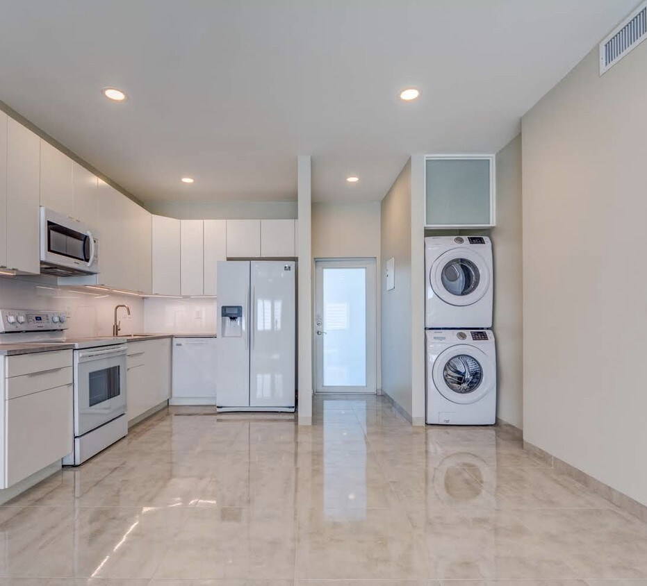 Foto principal - Capri Elite Holdings LLC
