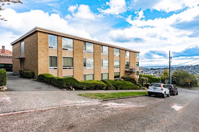 Building Photo - Lake Terrace