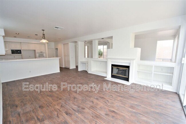 Building Photo - 2861 Golf Villa Way