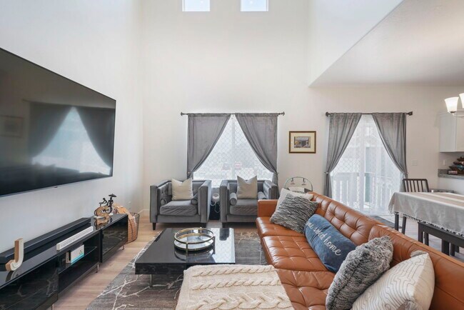 Foto del edificio - 7192 N Silver Spring Way