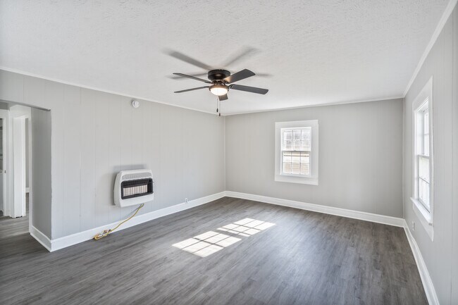 Foto del edificio - 611 E Main St