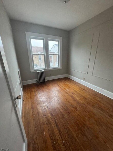 Building Photo - 854 Pennington St
