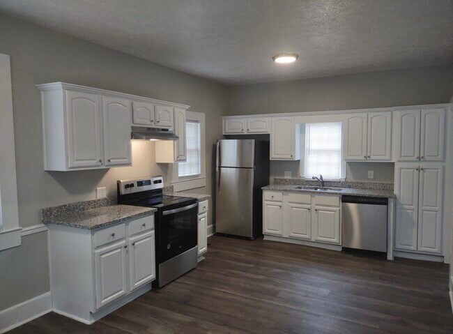 Kitchen - 920 Lamore St
