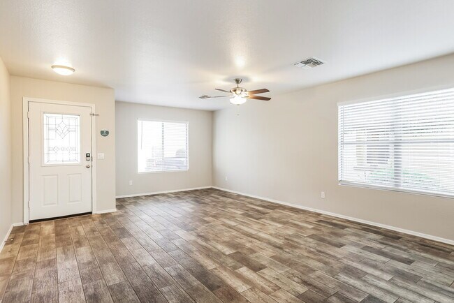 Foto del edificio - 16919 W Marshall Ln