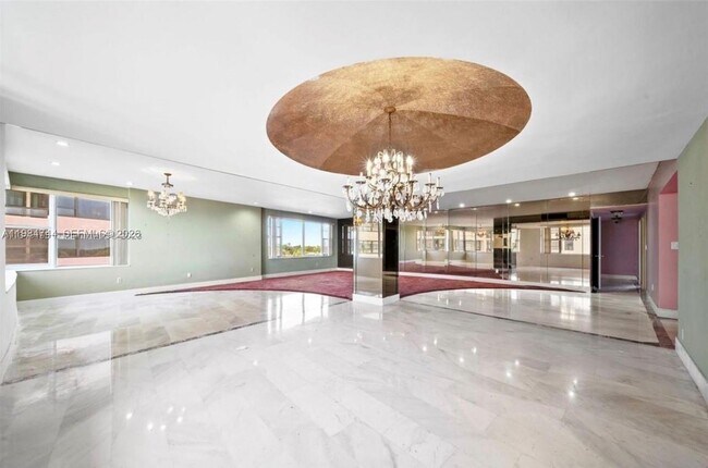 Foto del edificio - 5255 Collins Ave