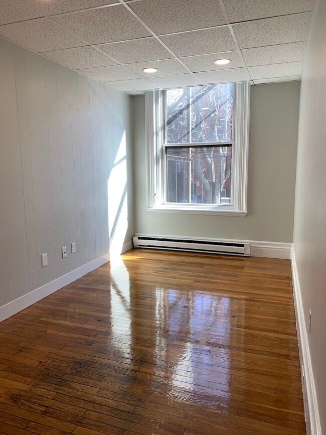 Building Photo - 510 Beacon St