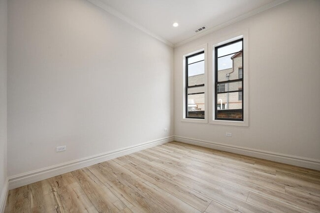 Building Photo - 1710 W Belmont Ave