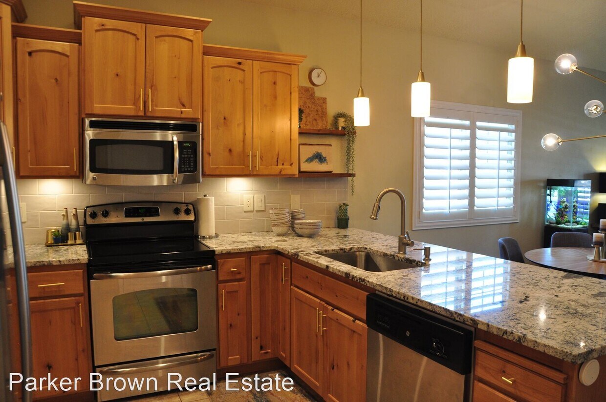 Primary Photo - 3 br, 2.5 bath House - 2224 Mackay Ln