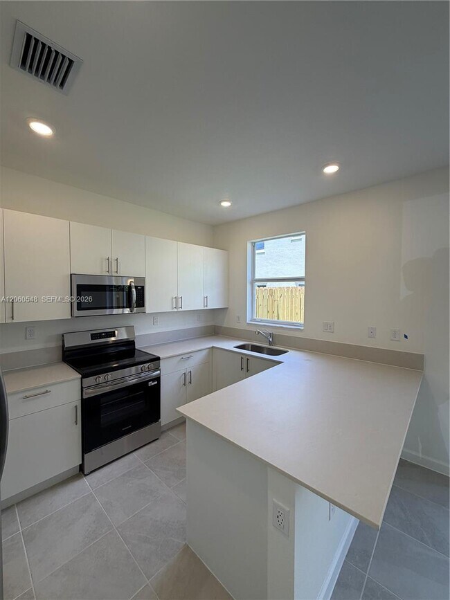 Foto del edificio - 2664 SE 25th Ter