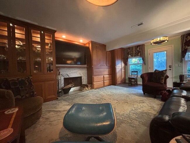 Foto del edificio - 1155 Village Creek Ln