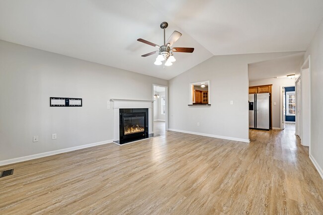 Building Photo - Charming 3 bedroom, 2 bath Home Available ...