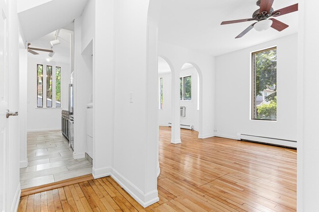 Foto del edificio - 519 W 22nd St
