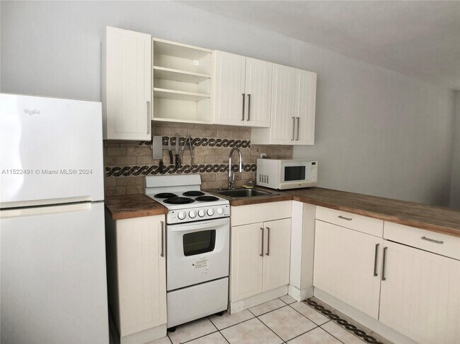 Foto del edificio - 7300 Byron Ave