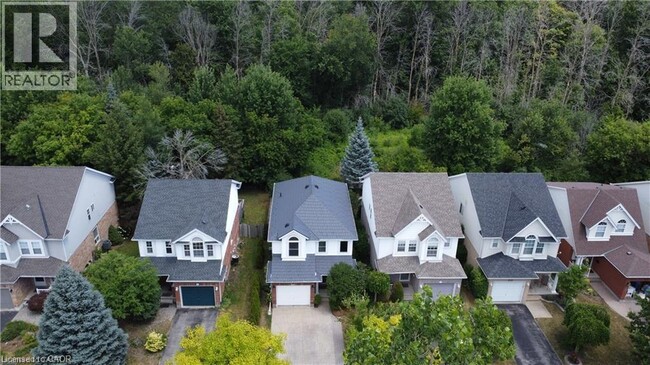 Building Photo - 255 Pineland Pl