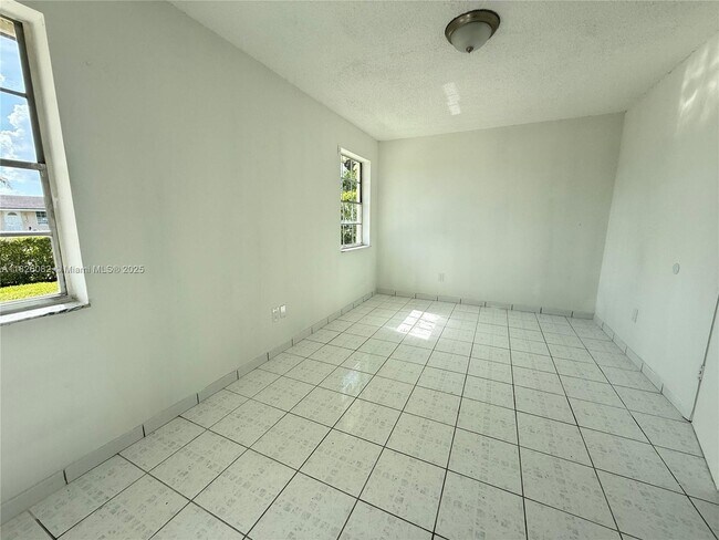 Foto del edificio - 548 SW 17th Ave