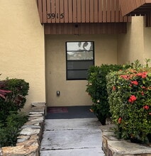 Building Photo - 3915 Edgewater Dr