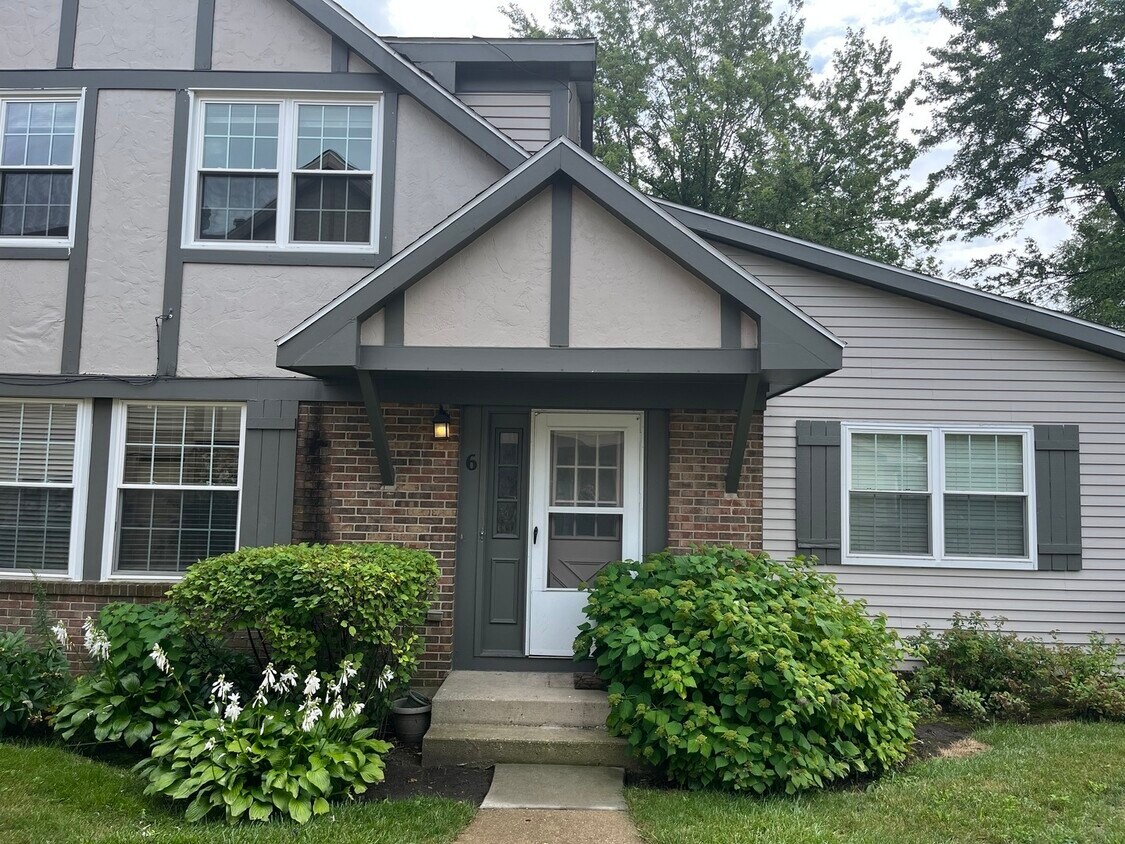 6 Fernwood Ct, Vernon Hills, IL 60061 Townhome Rentals in Vernon