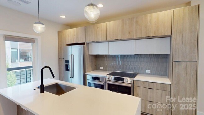 Building Photo - 1211 Minter Pl