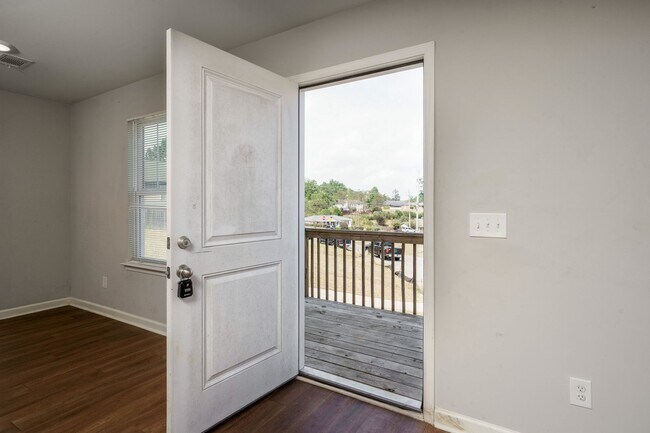 Foto del edificio - Nice 3 Bed 2 Bath House Available Now! Cal...