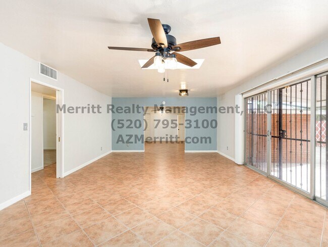 Building Photo - Sam Hughes 4 bedroom, 3 bath home with was...