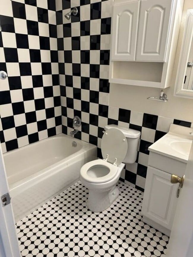 Building Photo - SW Remodeled 2 Bedroom!!