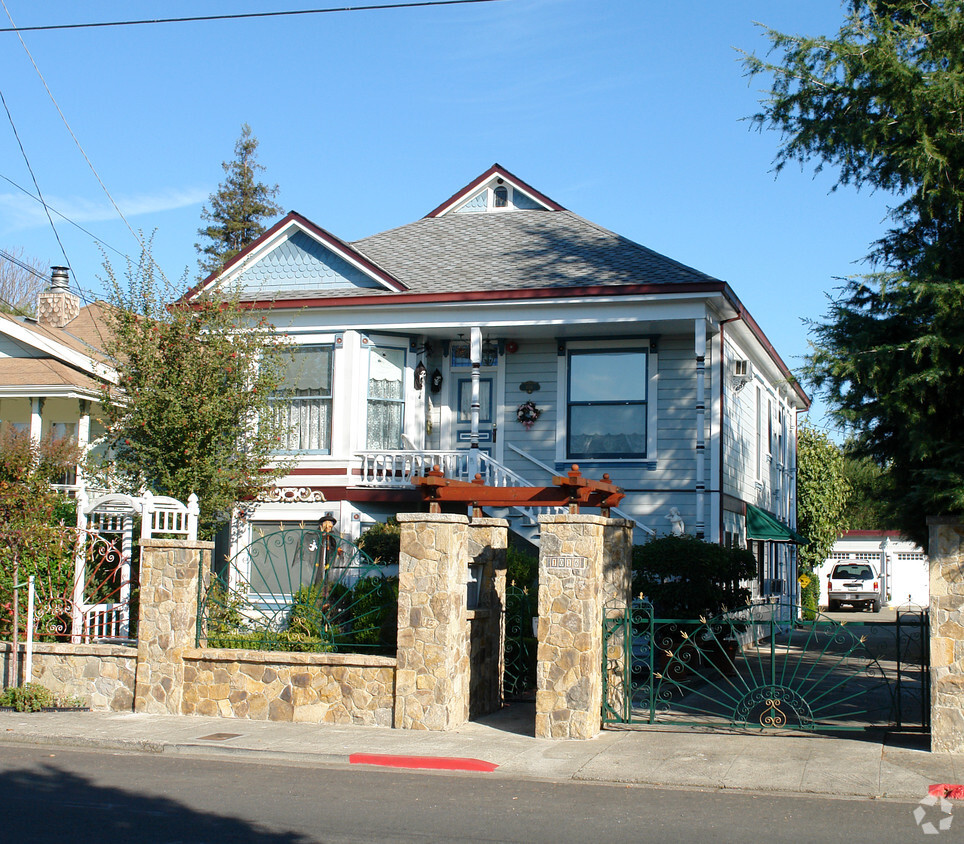 Primary Photo - 1016 King St