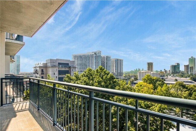 Foto del edificio - 3040 Peachtree Rd NW