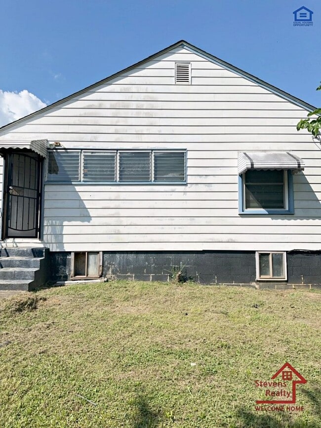 Building Photo - 2018 Walker Ave